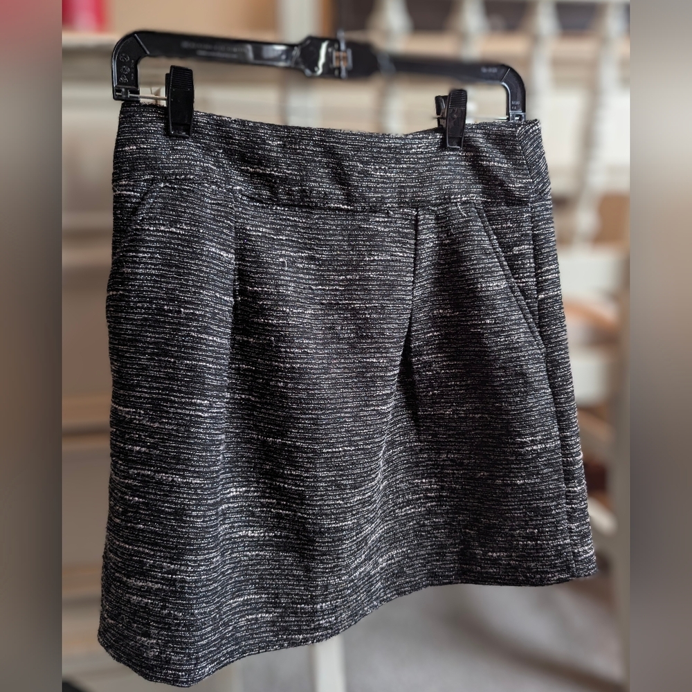 Ann Taylor LOFT Black and White Knit Skirt (Size 2)